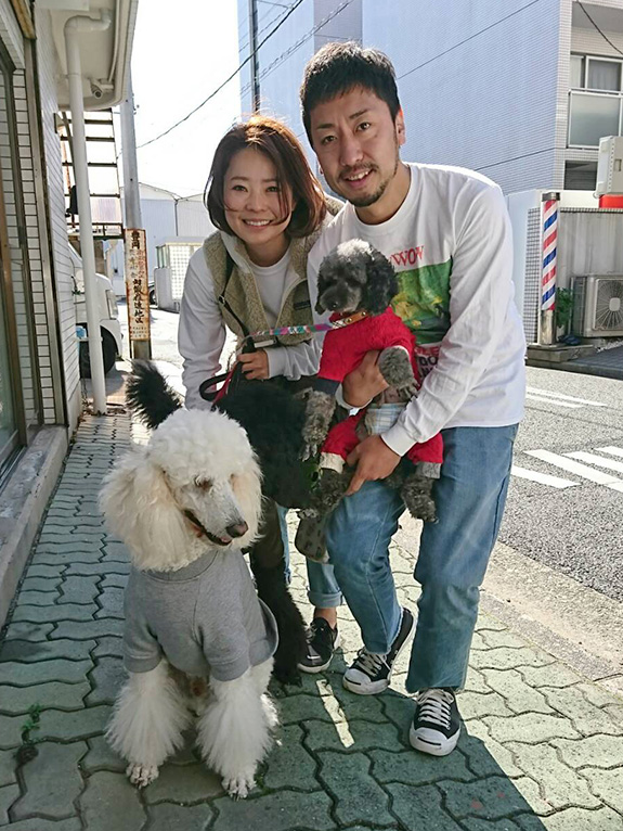 写真：犬と家族